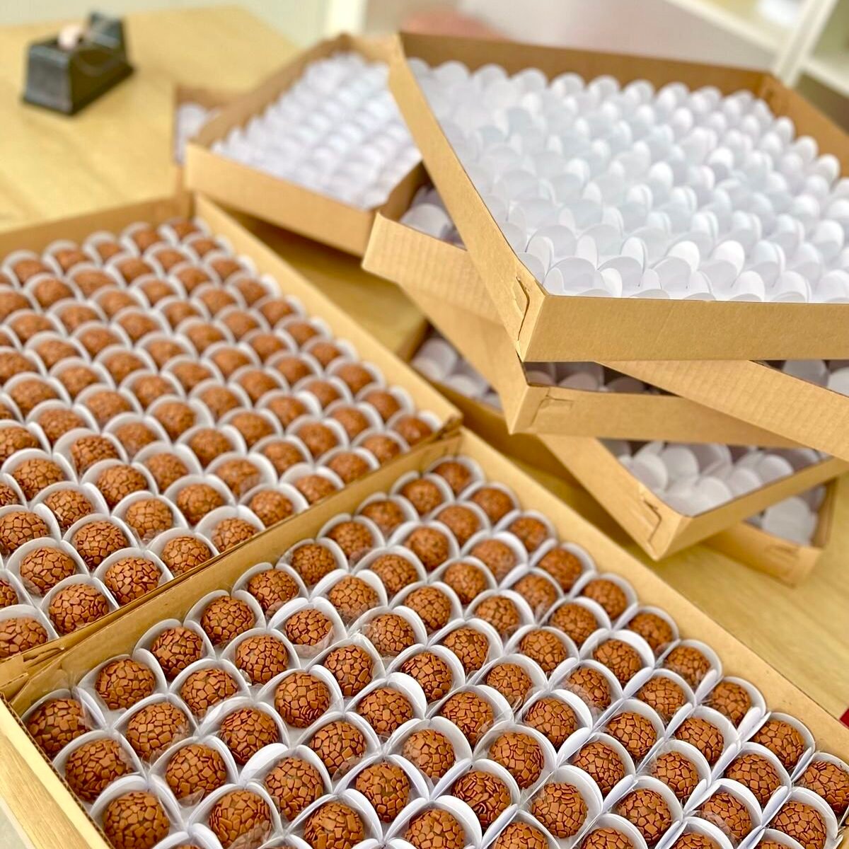 Dia do Brigadeiro: como preparar sua loja com embalagens que encantam clientes 